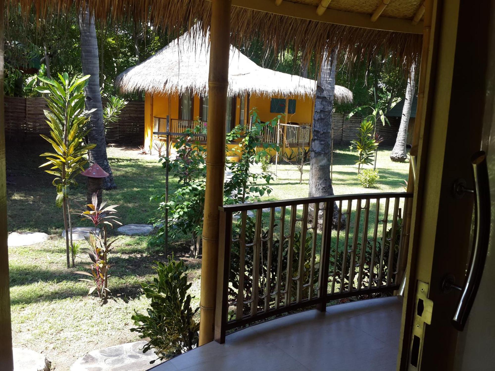 Oasi Bungalows Hotel Gili Air Esterno foto