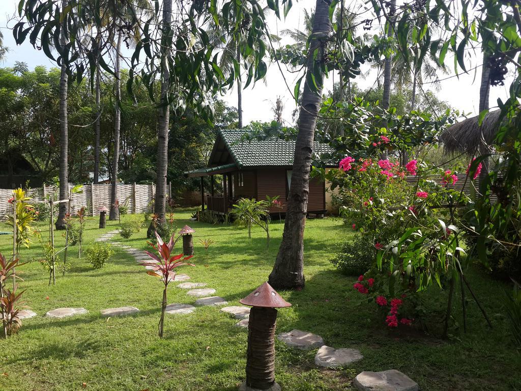 Oasi Bungalows Hotel Gili Air Esterno foto