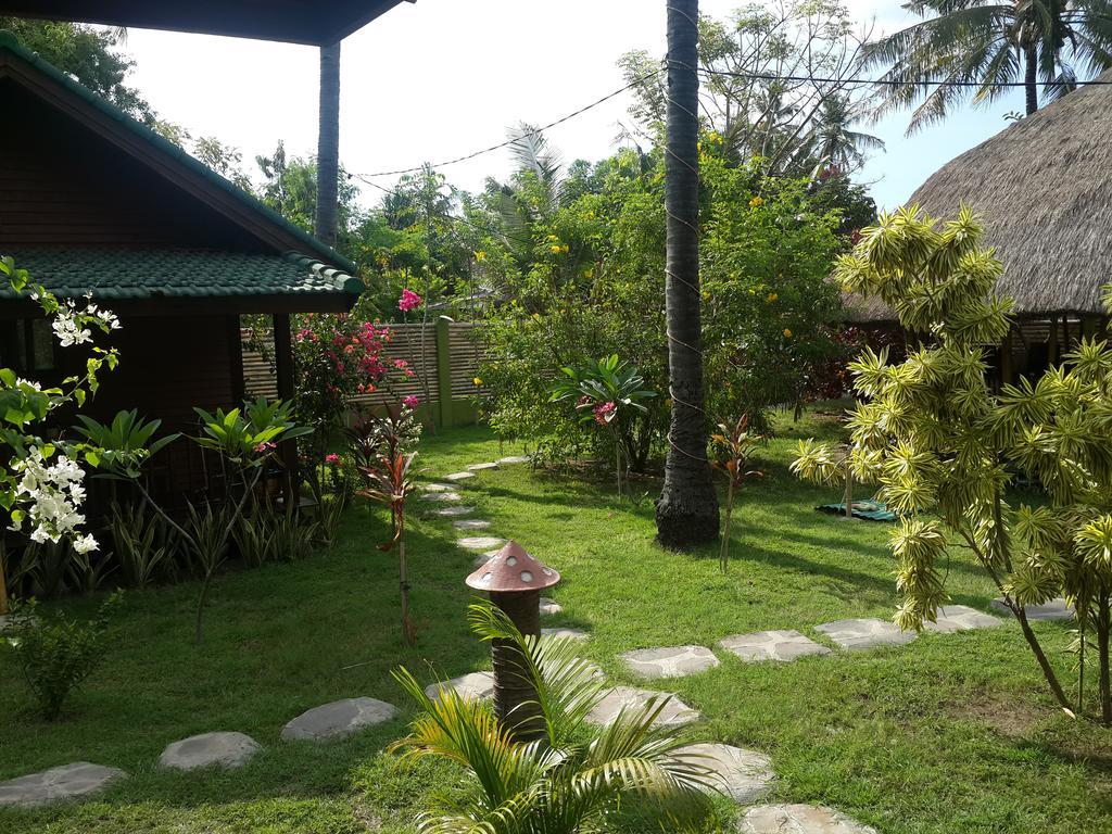 Oasi Bungalows Hotel Gili Air Esterno foto