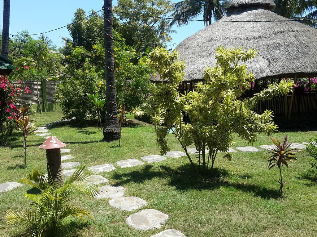 Oasi Bungalows Hotel Gili Air Esterno foto
