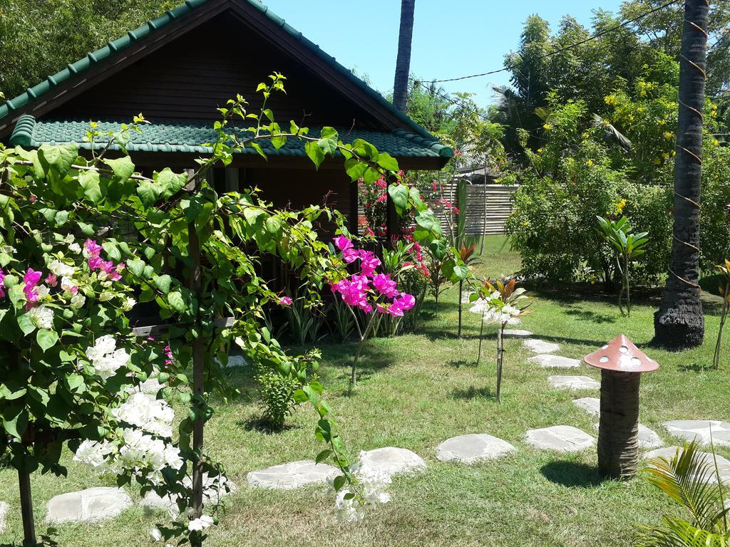 Oasi Bungalows Hotel Gili Air Esterno foto