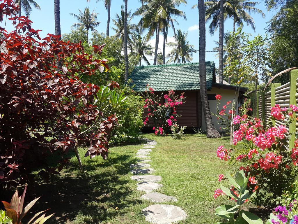 Oasi Bungalows Hotel Gili Air Esterno foto