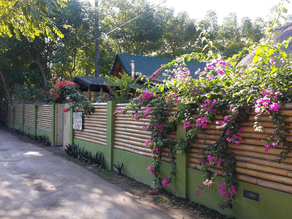 Oasi Bungalows Hotel Gili Air Esterno foto