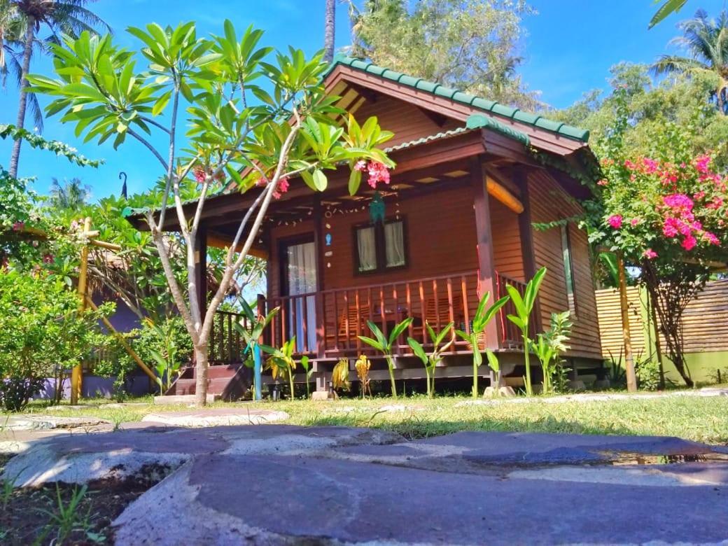 Oasi Bungalows Hotel Gili Air Esterno foto
