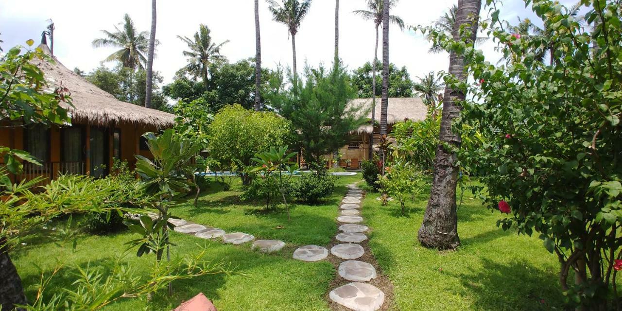 Oasi Bungalows Hotel Gili Air Esterno foto