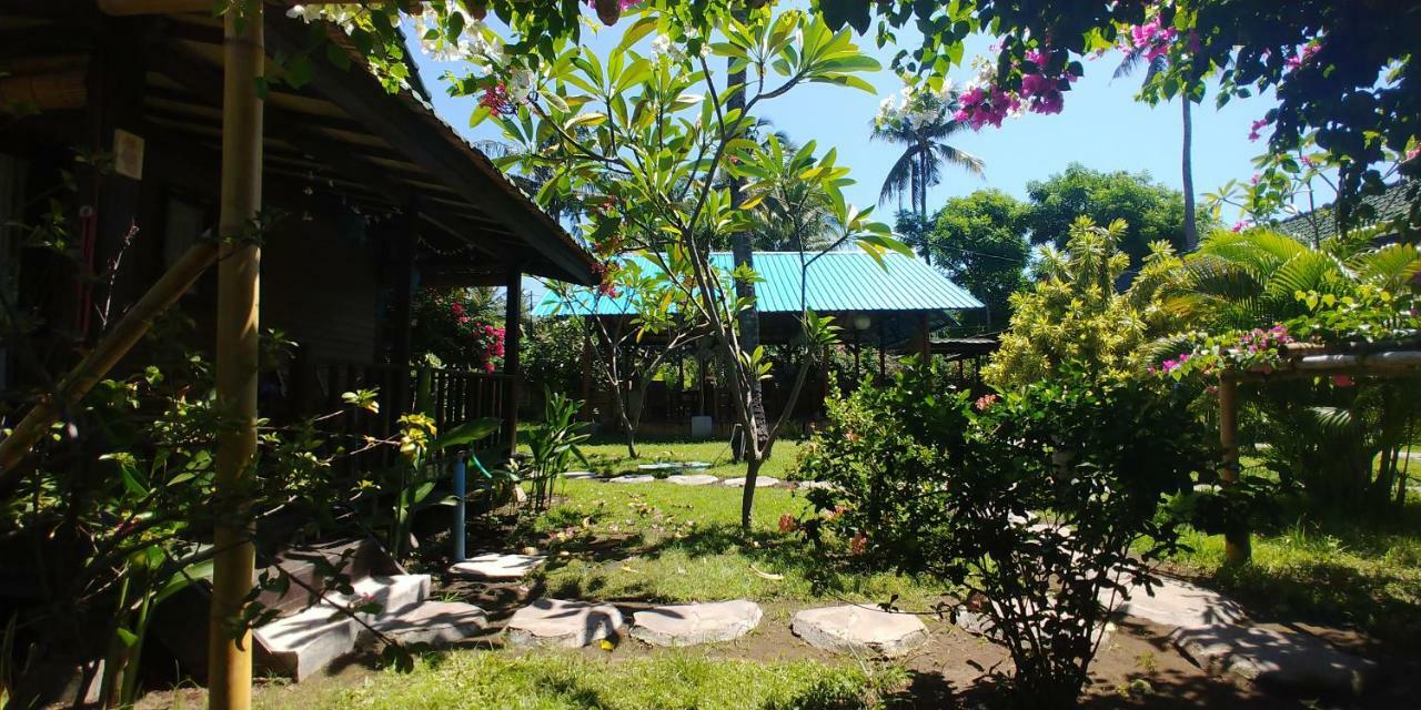 Oasi Bungalows Hotel Gili Air Esterno foto