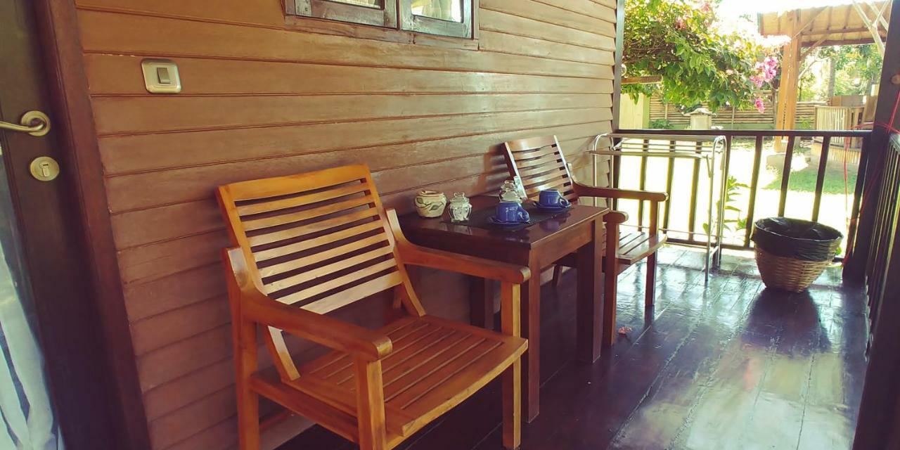 Oasi Bungalows Hotel Gili Air Esterno foto
