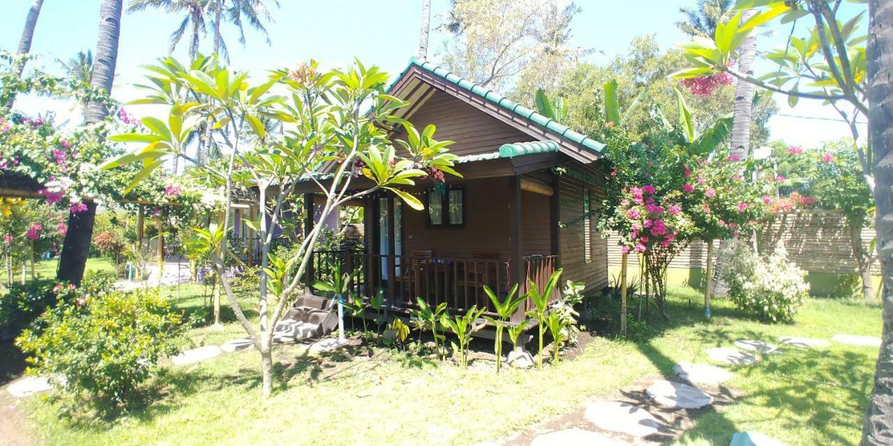 Oasi Bungalows Hotel Gili Air Esterno foto